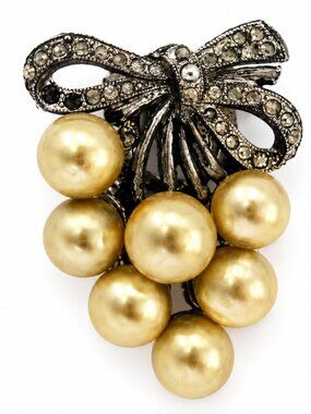 VINTAGE 1930's Vintage Faux Pearl Grape Cluster Bow Dress Clip Fur Clip Antique